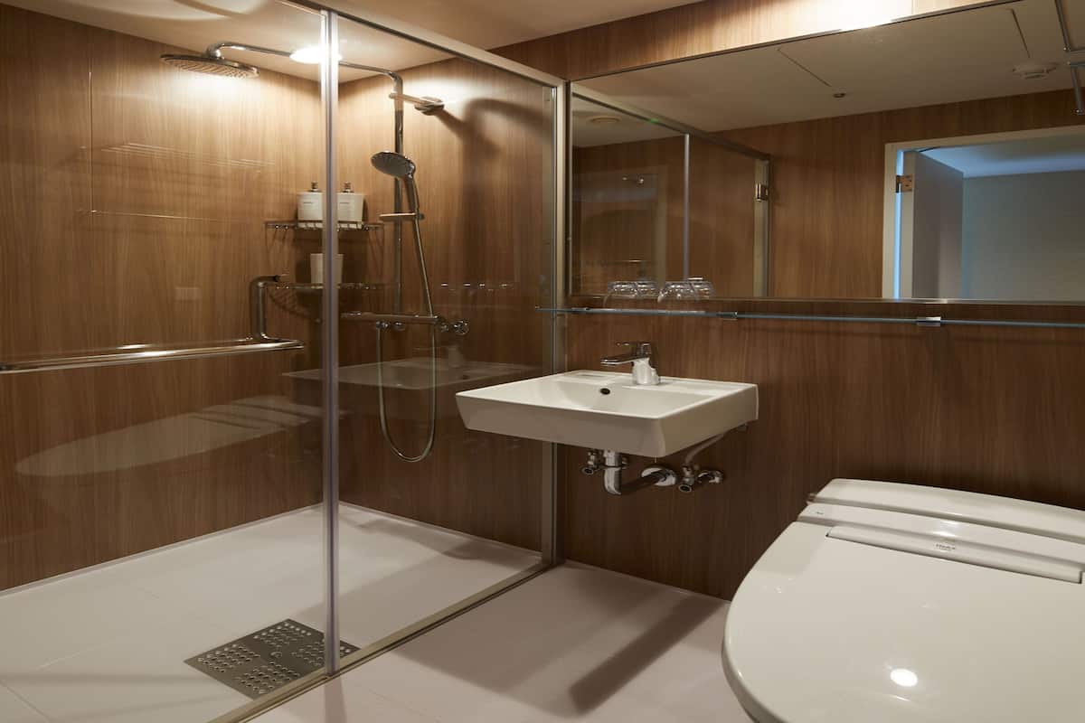 twin room | bathroom | free toiletries, hair dryer, slippers, electronic bidet