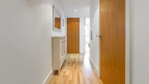 Unclassified image, 4 of 32, button - Modern City Apartment Stunning Views (Cardiff)
