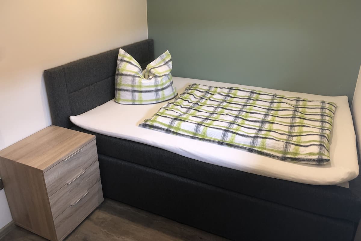 Rollaway beds, free WiFi, bed sheets