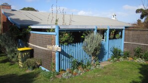 Property grounds - The Beach Break (SMITHS BEACH)