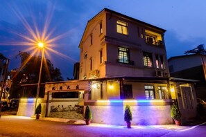 Exterior - Seven Dwarfs (Puli)