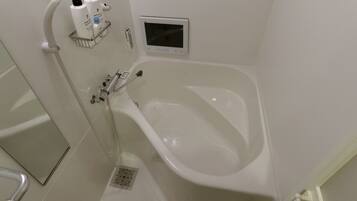 Standard Room | Deep soaking bathtub