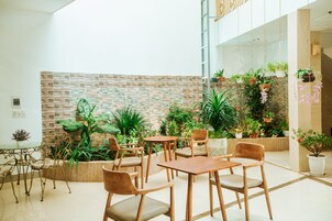 Se sirven desayunos y cocina vietnamita