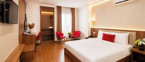 Executive Double Room | Desk, laptop workspace, blackout drapes, soundproofing