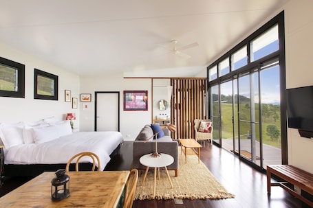 1 bedroom, free WiFi, bed sheets, alarm clocks. “A Secret place to slow down”