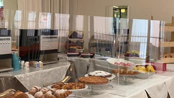 Café da manhã, almoço e jantar; culinária italiana