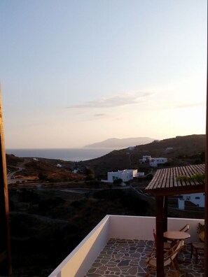 Iron/ironing board, free cots/infant beds, free WiFi - Blue Sky in Ios (Ios)