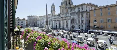 Exclusieve suite, balkon, uitzicht op de stad (Piazza Navona) | Uitzicht vanuit de kamer