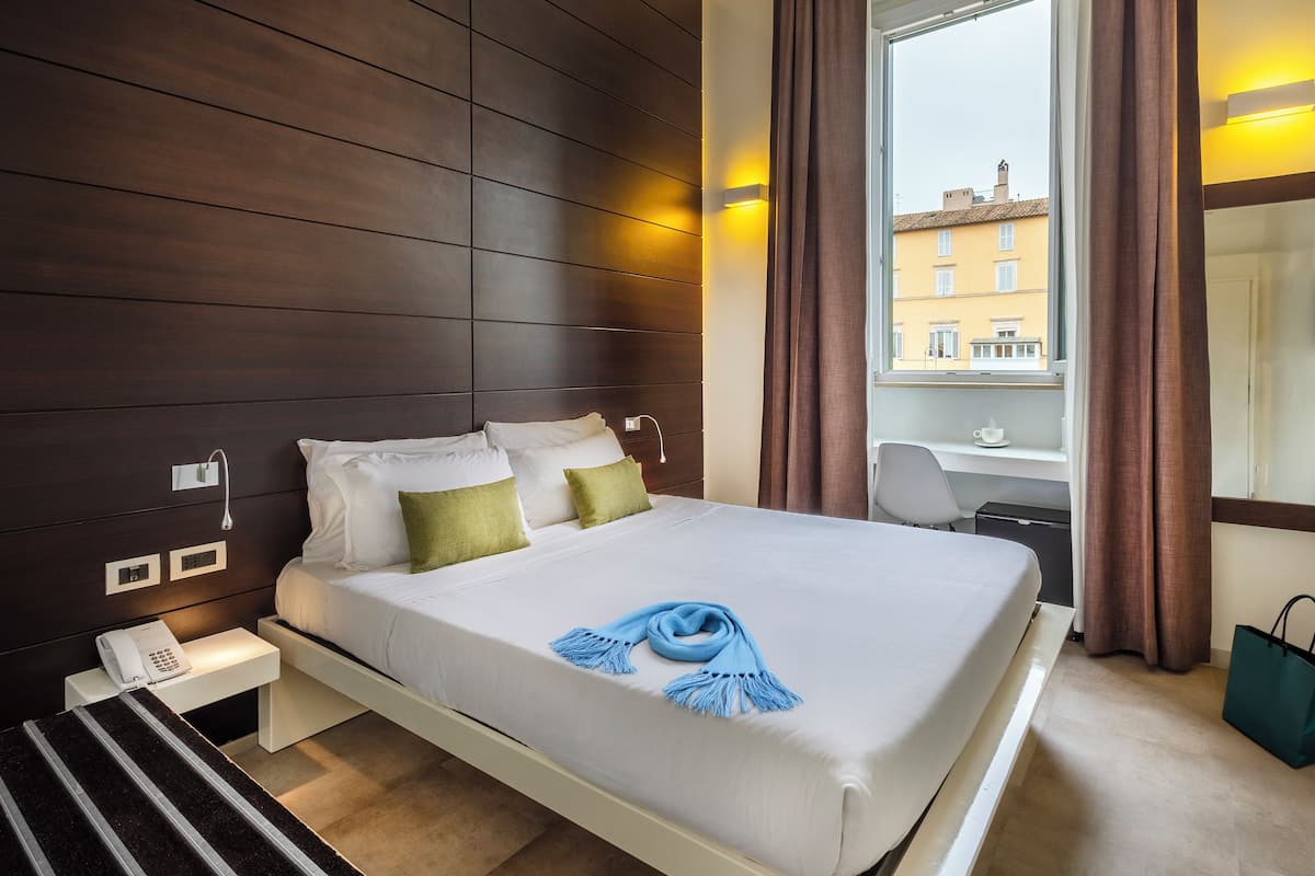 Standard Room, City View (Piazza Navona) | 1 bilik tidur, peralatan tempat tidur premium, gebar bulu kapas