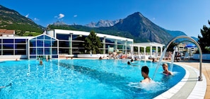 Inomhuspool och 3 utomhuspooler