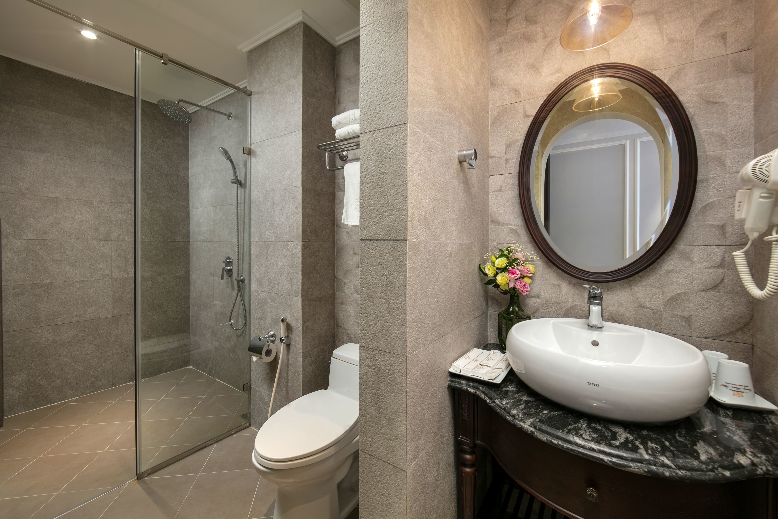 Photo - Canary Hotel