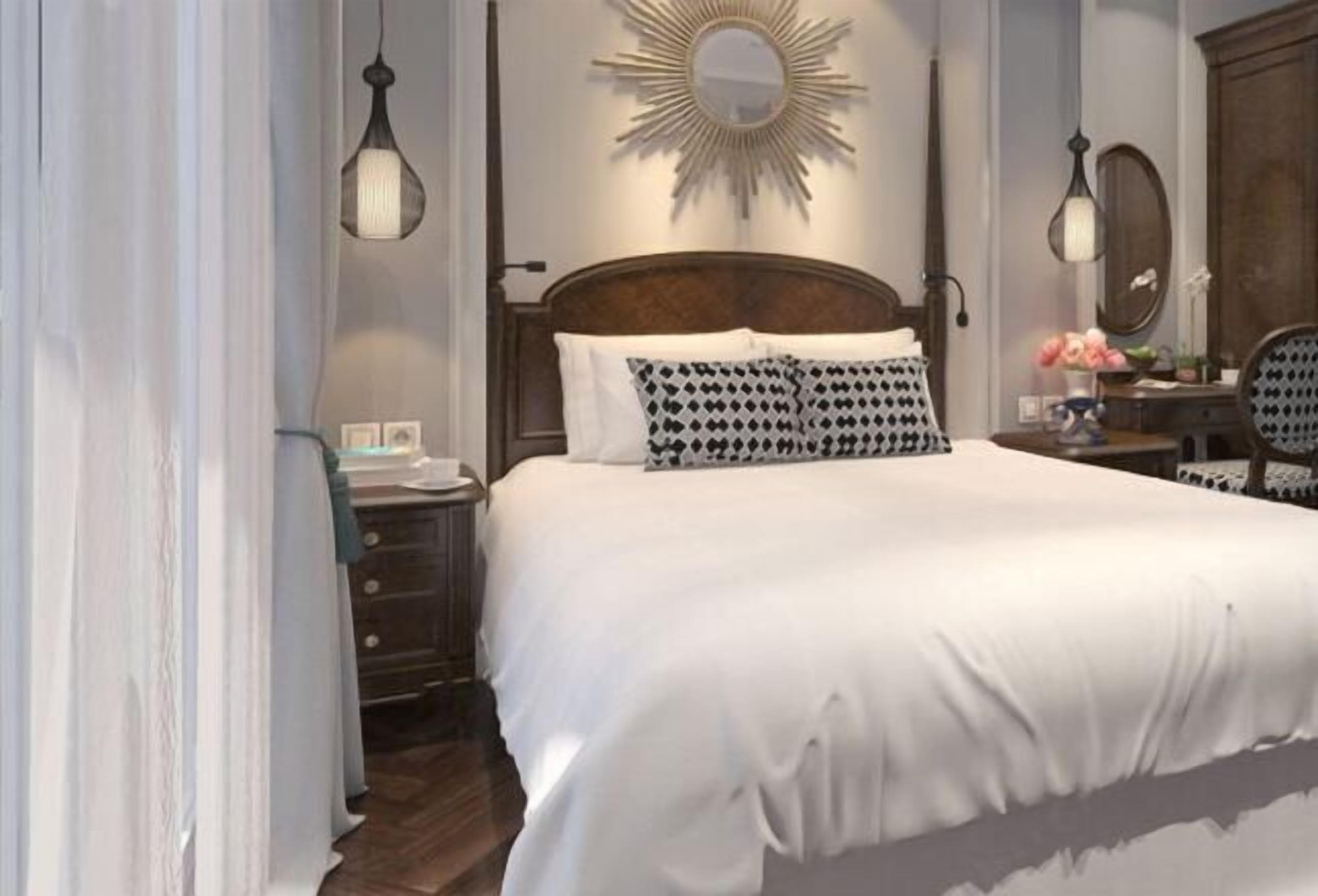 Free minibar items, in-room safe, desk, blackout drapes