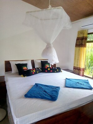 Habitación Deluxe doble, vistas a la montaña | Ropa de cama de alta calidad, caja fuerte, escritorio