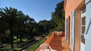 Casa de campo superior, baño privado, vistas al viñedo (Porquerolles) | Vistas del balcón