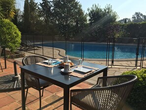 Outdoor pool - Gîtes Maravenne (La Londe-les-Maures)