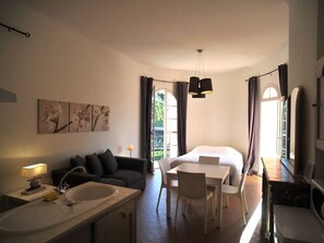 Superior-Ferienhaus, eigenes Bad, Blick auf den Weinberg (Porquerolles)