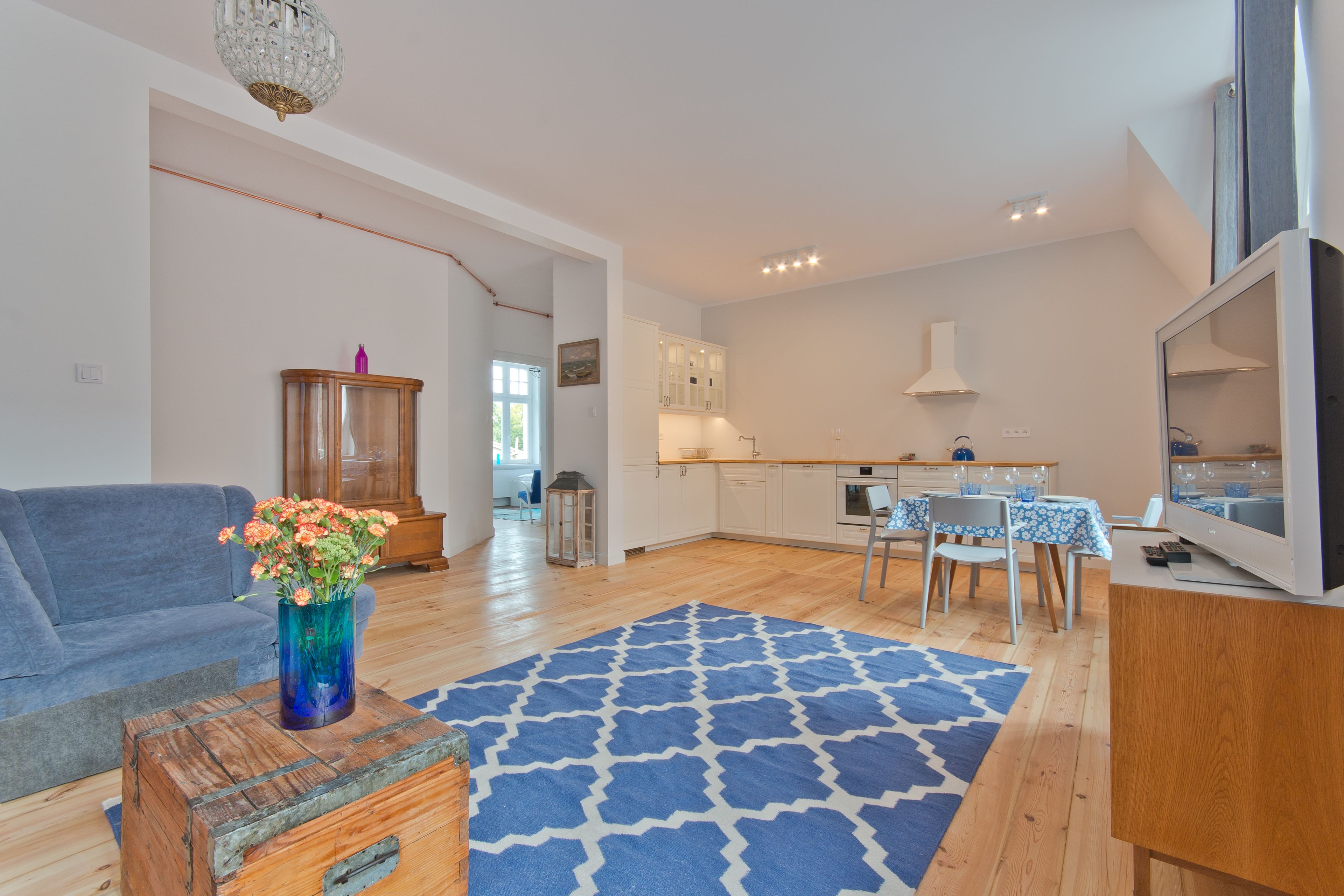 Apartment | Living room | Flat-screen TV