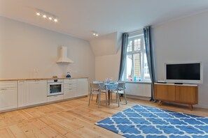 Apartment | Eigene Küche | Kühlschrank, Ofen, Herdplatte, Geschirrspüler