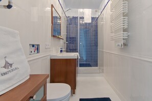 Apartemen | Kamar mandi | Shower, perlengkapan mandi gratis, pengering rambut, dan handuk