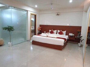 Egyptian cotton sheets, premium bedding, minibar, individually decorated - Hotel Royal Amer City (Amer)