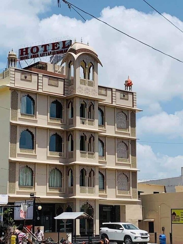 Front of property - Hotel Royal Amer City (Amer)