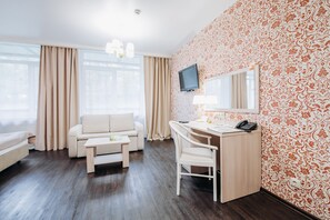 Kamar Double Superior (sofa bed) | Brankas, meja kerja, Wi-Fi gratis, dan seprai linen