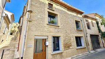 Traditional Cottage, City View (Terrasse Tropezienne ) | Property entrance