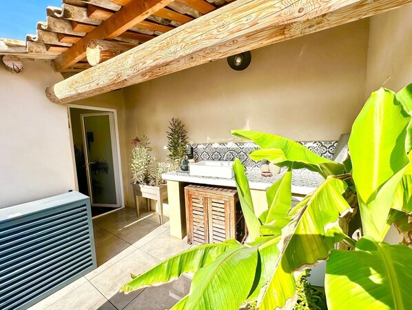 Tradisjonelt småhus, byutsikt (Terrasse Tropezienne ) | Terrasse/patio