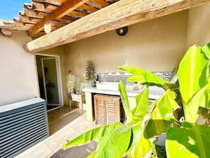 Traditional Cottage, City View (Terrasse Tropezienne ) | Terrace/patio - Home 12 "les Vignes" (Châteauneuf-du-Pape)