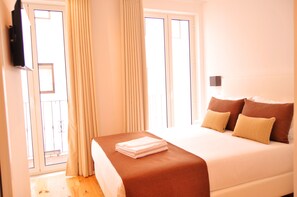 Individually decorated, individually furnished, desk, blackout curtains - Mystay Porto Batalha (Porto)