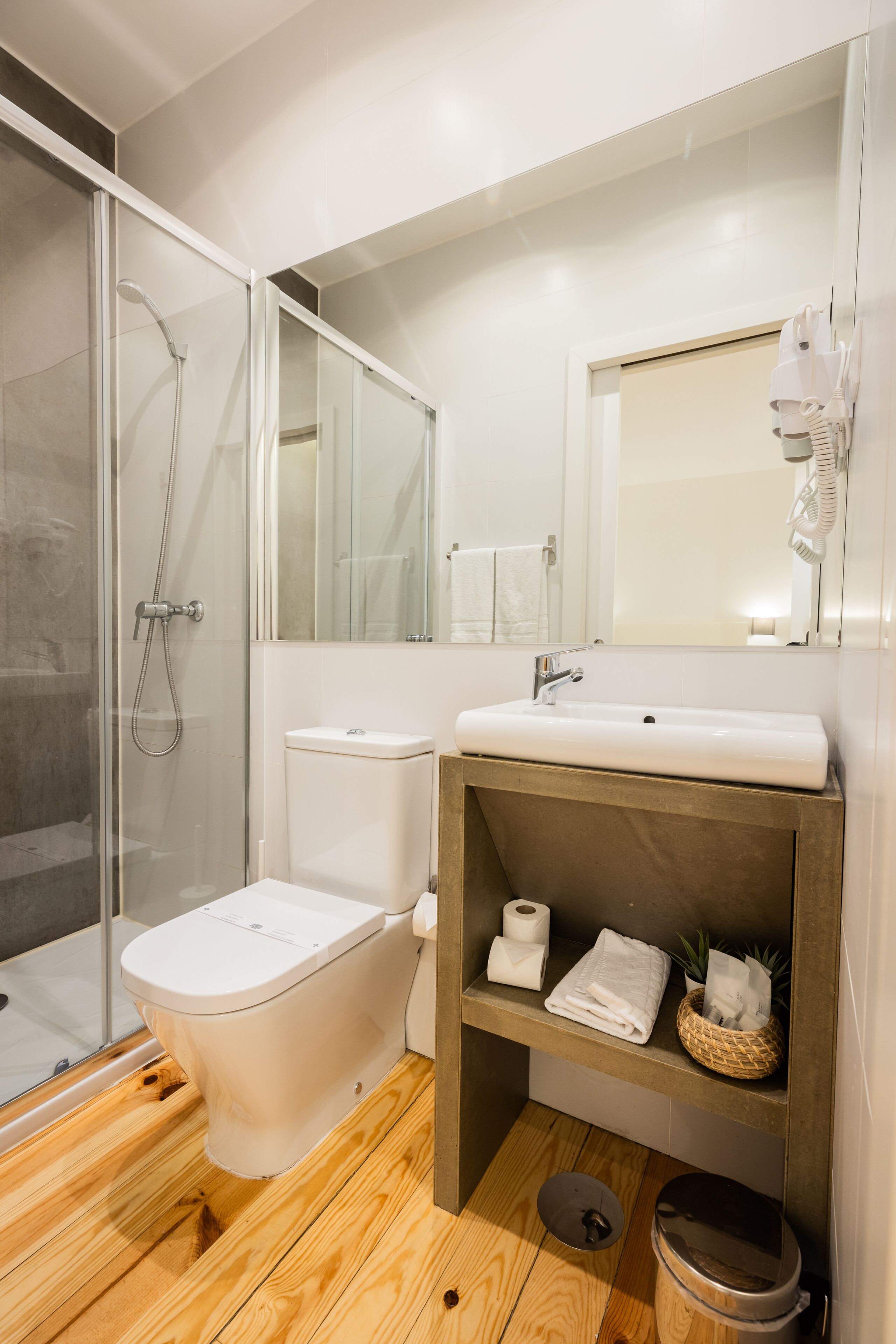 economy double room | bathroom | shower, free toiletries, hair dryer, towels
