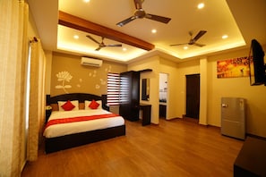 Hypo-allergenic bedding, soundproofing, free WiFi