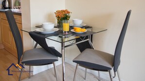 Apartment, 1 Bedroom, Garden View | In-room dining - Sarum Suite (Basingstoke)