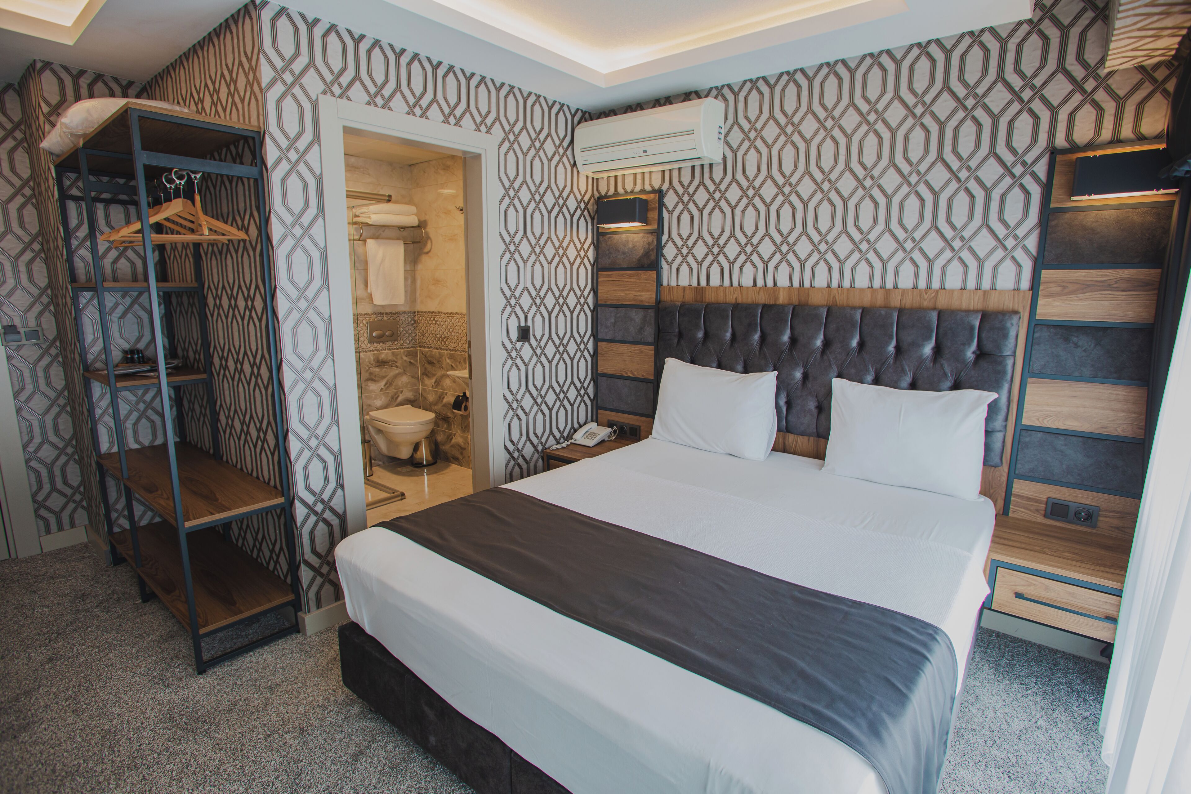 family room, connecting rooms | minibar, in-room safe, blackout curtains, soundproofing