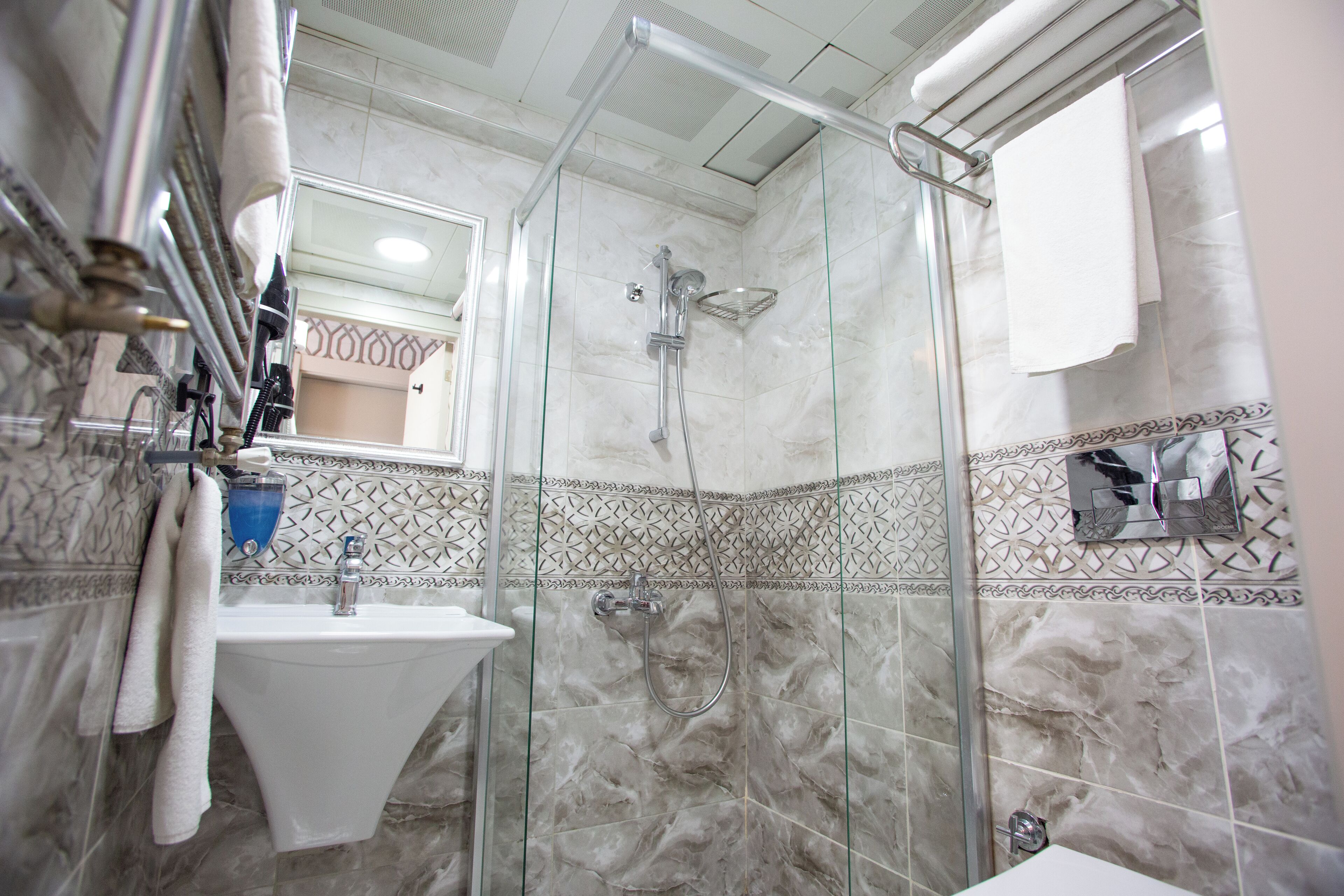 single room | bathroom | shower, free toiletries, hair dryer, slippers