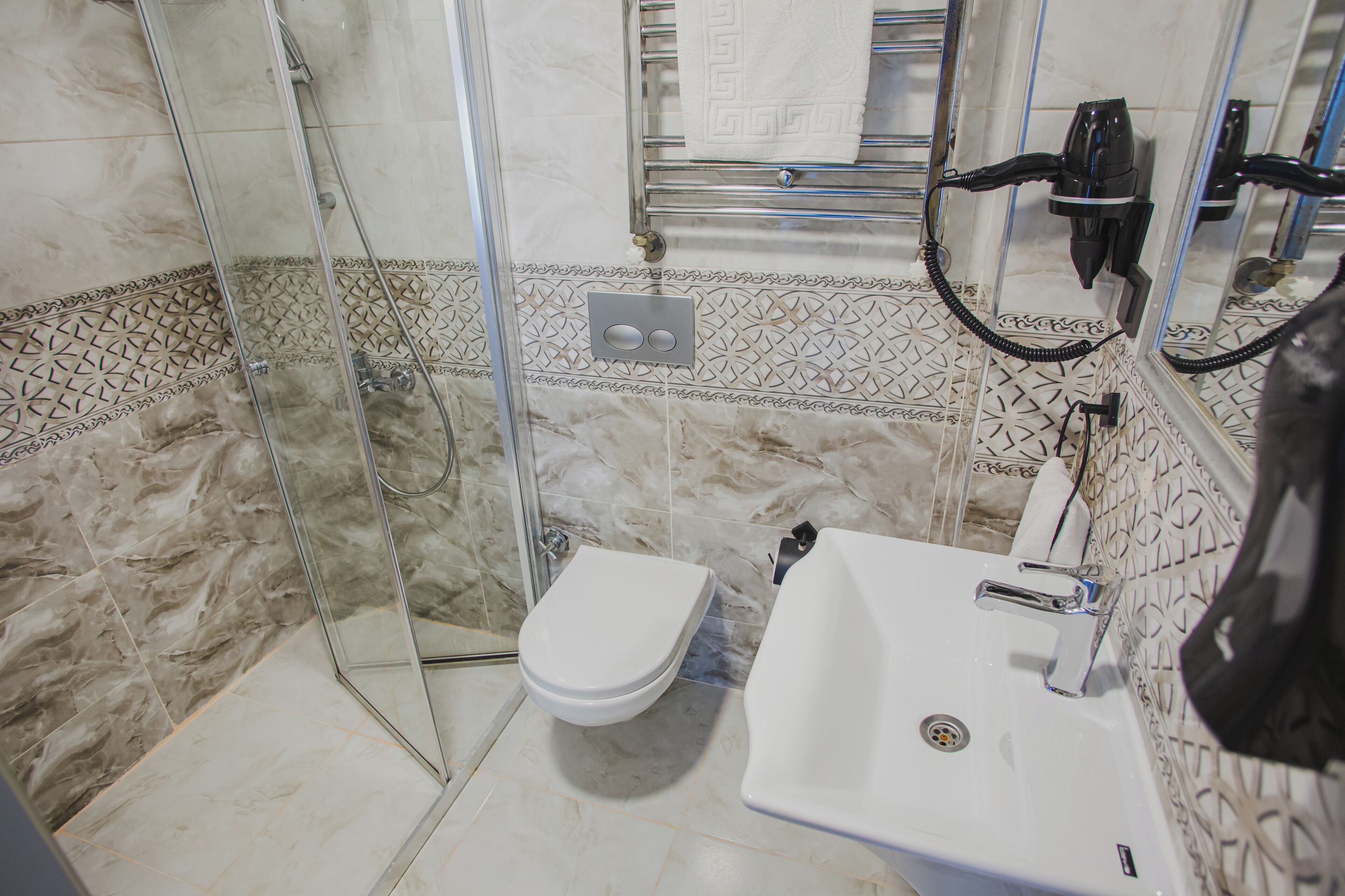 standard room | bathroom | shower, free toiletries, hair dryer, slippers