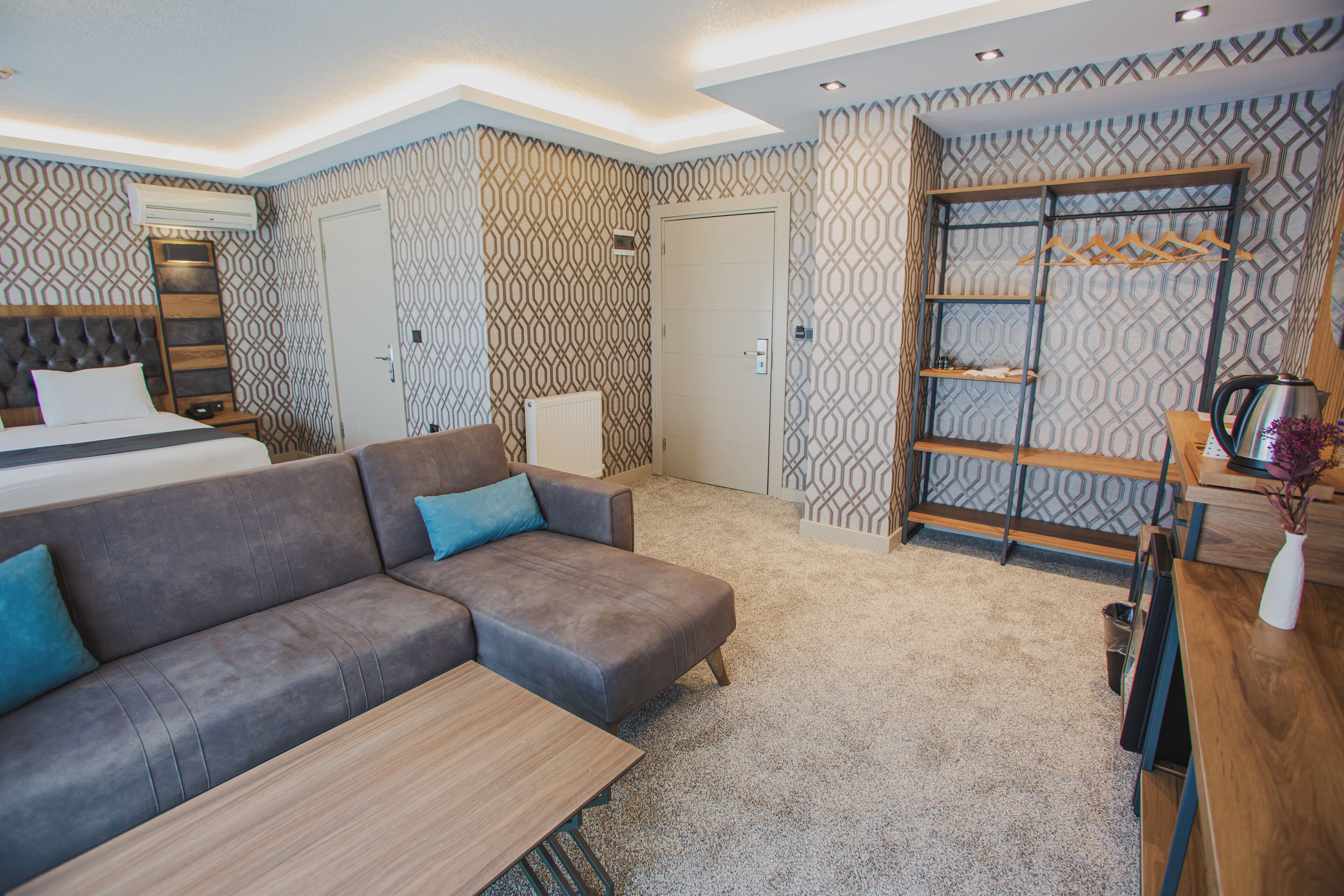 suite | living area | lcd tv