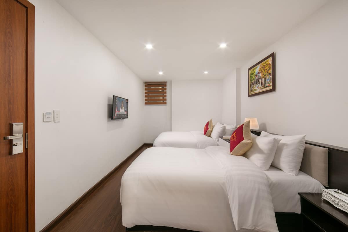 Egyptian cotton sheets, premium bedding, minibar, individually decorated