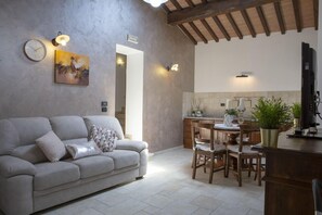 Superior Apartment, Valley View | Premium bedding, individually decorated, individually furnished - Borgo Monte Cedrone (Monte Santa Maria Tiberina)