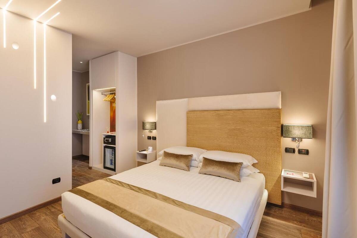 Chambre Deluxe double ou avec lits jumeaux | Minibar, coffre-fort, décor unique, ameublement unique