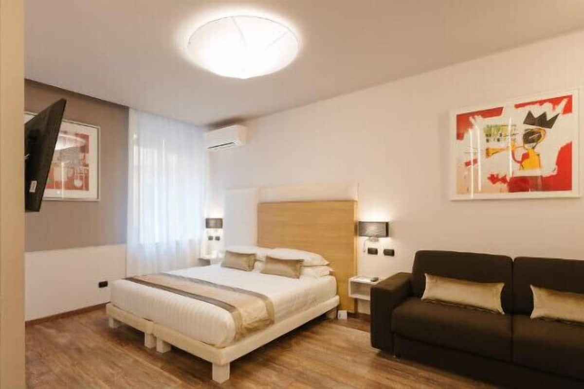 Minibar, caja de seguridad en la habitación y decoración personalizada