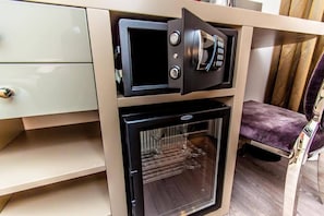 Minibar - Etruska luxury Trastevere Guesthouse (Rome)