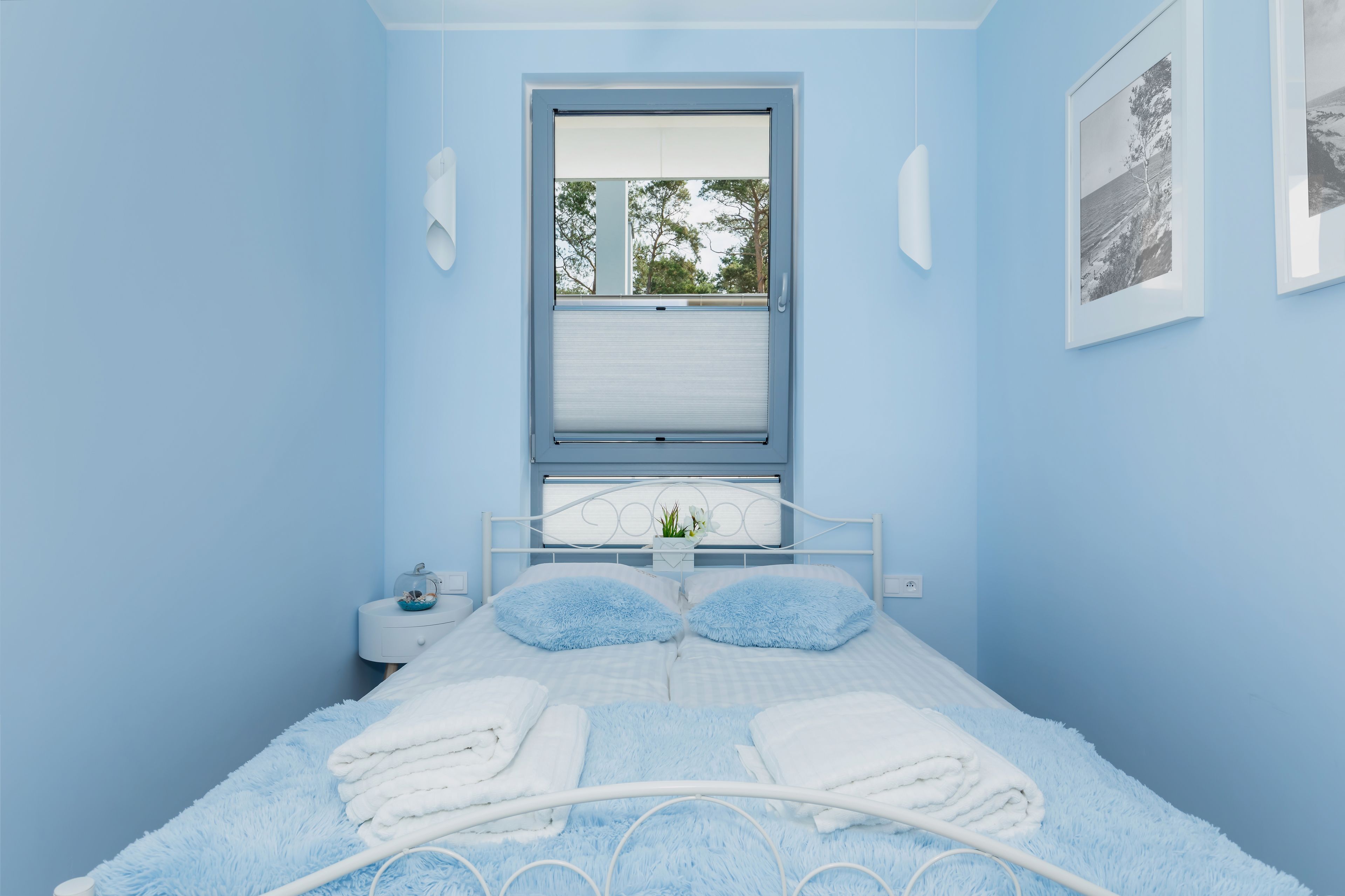 Deluxe-Apartment, 1 Queen-Bett und Schlafsofa, Blick auf den Innenhof | Wohnbereich | 36-Zoll-LCD-Fernseher mit Satellitenempfang, Fernseher