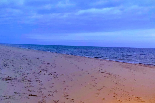Beach nearby, 3 beach bars