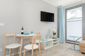 Deluxe Apartment, 1 Queen Bed with Sofa bed, Courtyard View | 1 bedroom, premium bedding, in-room safe, individually decorated - Villa Ula Apartament (Rewal)