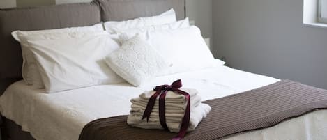 غرفة مزدوجة (Trebisonda) | ملاءات من القطن المصري وأغطية فراش متميزة وألحفة محشوة بالريش