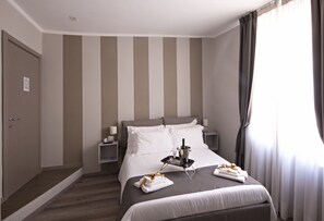 Double Room (Trebisonda) | Egyptian cotton sheets, premium bedding, down comforters - Il Genovino (Genoa)