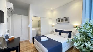 Double Room, Terrace | Individually decorated, individually furnished, desk, blackout curtains
