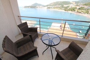 Comfort penthouse, Meerdere bedden, uitzicht op zee | Balkon