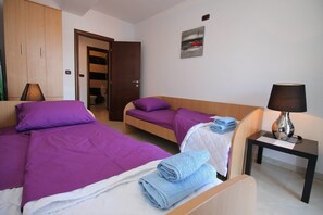 Individually decorated, individually furnished, desk, soundproofing - Sea Front Apartments (Becici)